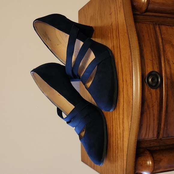 Navy Like New Journee Collection Loren Pumps - Picture 4 of 6